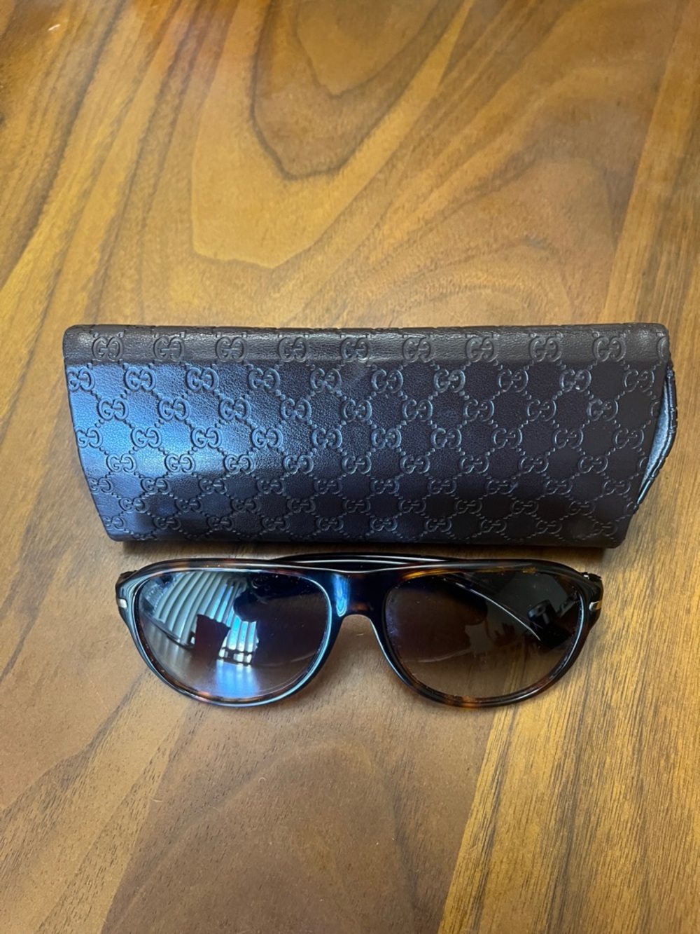Gucci Men’s Tortoiseshell Frame Sunglasses with Brown Gradient Lenses - Picture 3 of 3